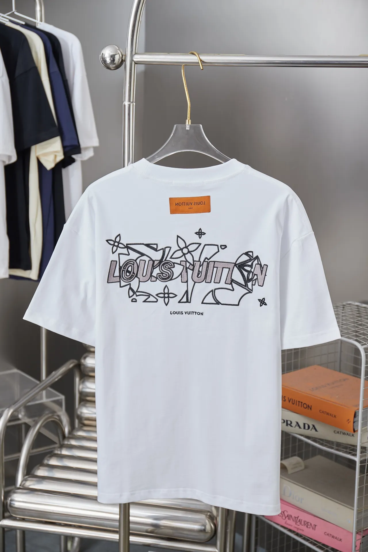 🅿️180 1V 25SS early spring new style short sleeves with embroidered letters, light luxury, a must-have item for daily commuting for men and women, correct version, welcome to compare, detailed features · 320g 100% pure cotton double yarn jersey fabric · Custom dyed in the same cylinder, special thickening 32 pieces, double-strand 1X1 thread · Imported Tajima machine embroidery with various techniques to embroider the letter logo · Double needle stitching across the seam process · Original main mark, washed tag, brand moisture-proof paper packaging Color: black/white/brown Size: S/M/L/XL
